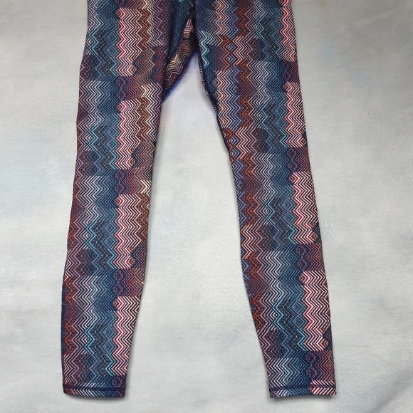 Guru Active Full Length Wide High-Rise Waist Leggings in Multi Color Chevron Sm - Picture 8 of 16